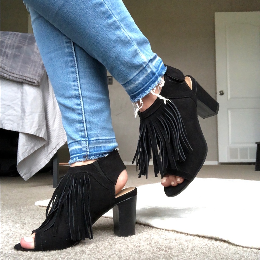 Corky’s Black Fringe Heals Size 7